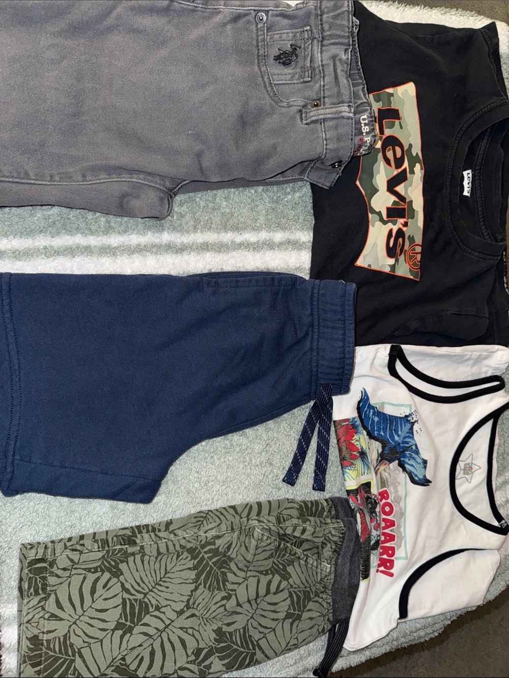Casual Everyday Fit multi-piece’s in good condition boys size7